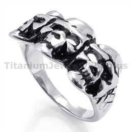Three Skull Titanium Ring 19239