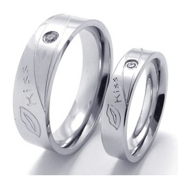 Fashionable Patterns Color Brilliancy Superior Quality Titanium Ring