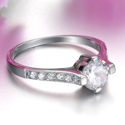 Durable in Use Female Titanium Ring With Rhinestone