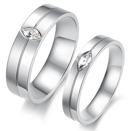 High Quality Titanium Ring For Lovers With Rhinestone