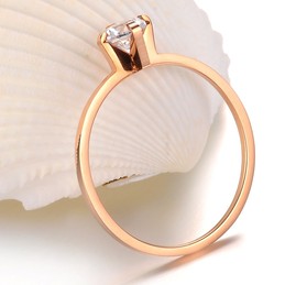 Reliable Quality Titanium Ring For Lovers With Rhinestone