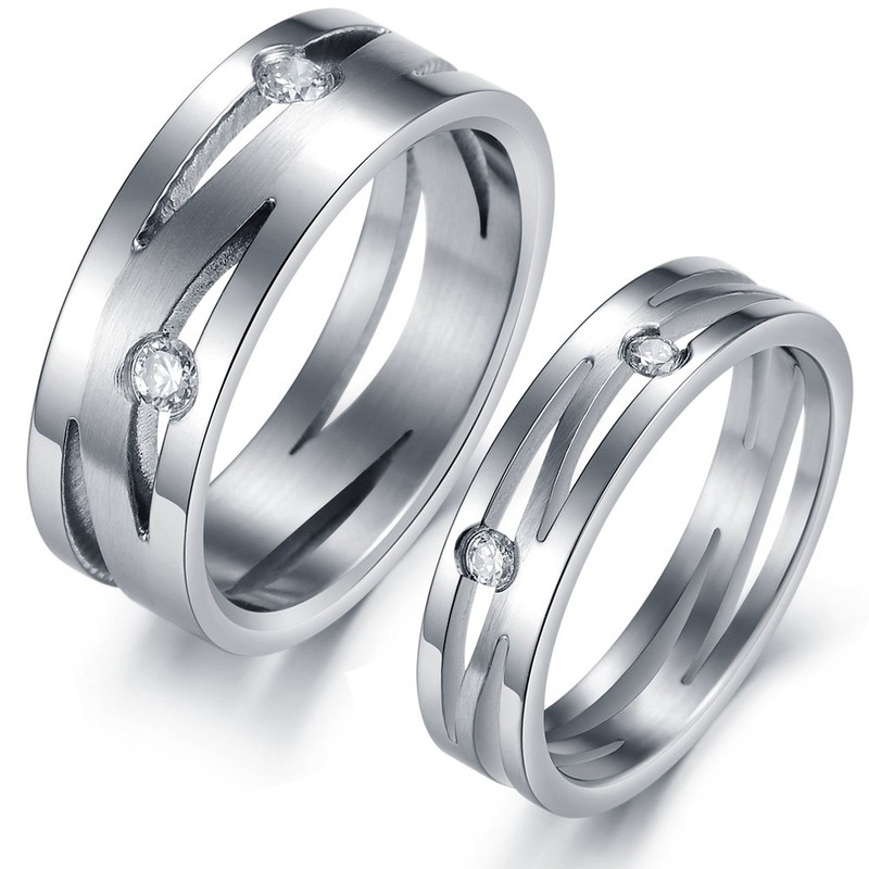 Stable Quality Labyrinth Titanium Ring For Lovers With Rhinestone