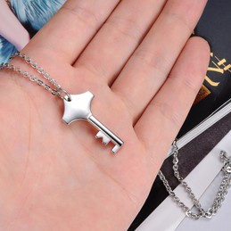 Excellent Quality Key Titanium Necklace 