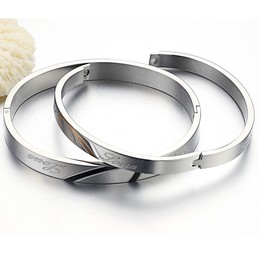 Reliable Quality Sweetheart Titanium Bangle For Lovers 