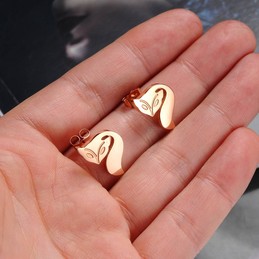 Selling Well all over the World Female Fox Shape Titanium Earrings 