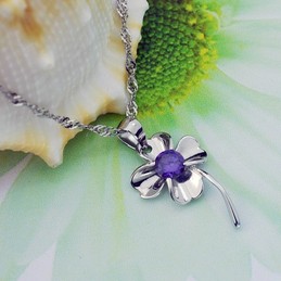 Durable in Use Female Clover Shape Platinum Plating Titanium Necklace 