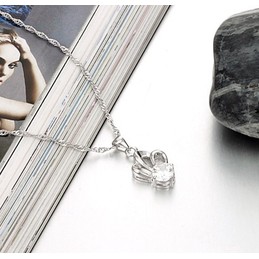 Easy to Use Female Allergy Free Platinum Plating Titanium Necklace With Rhinestone