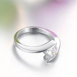 Dependable Performance Female Platinum Plating Titanium Ring With Rhinestone