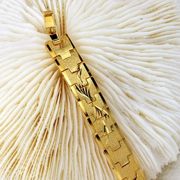 Selling Well all over the World Female ELegant 18K Gold-Plated Bracelet 