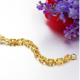 World-wide Renown Female Morning Glory Shape
 18K Gold-Plated Bracelet 