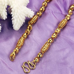 World-wide Renown Female Hollow 18K Gold-Plated Necklace