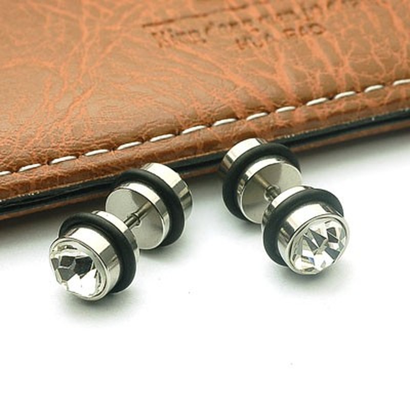 Titanium diamond earrings puncture