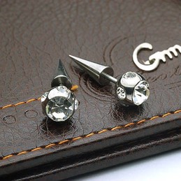 Titanium diamond earrings puncture